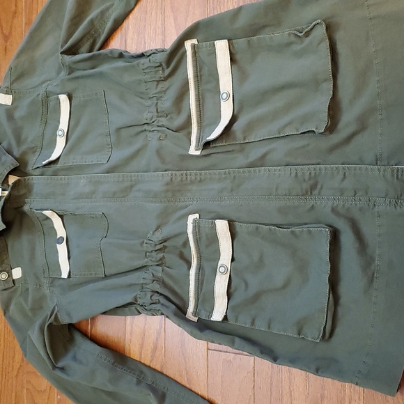 CAbi Jackets & Blazers - Cabi army green anorak jacket Coat Tan trim on pockets Size Small Fall Spring